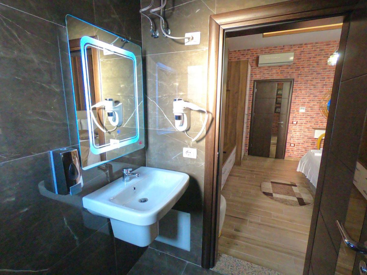 Hotel St.Pauli Shkodër Extérieur photo